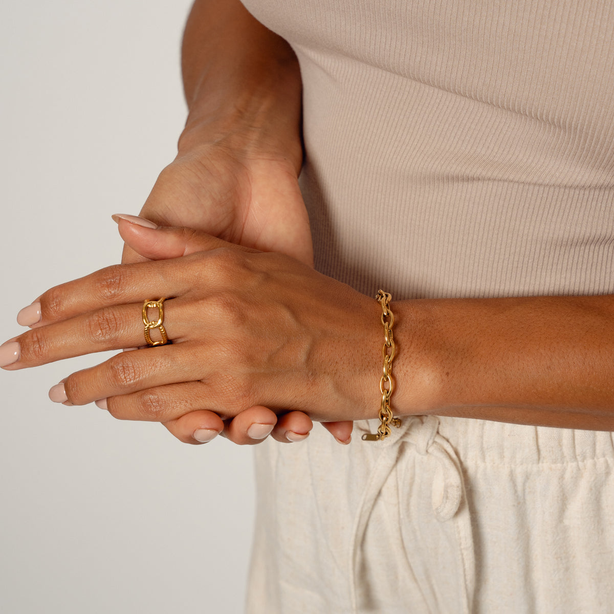 Oval Loop Chain Bracelet