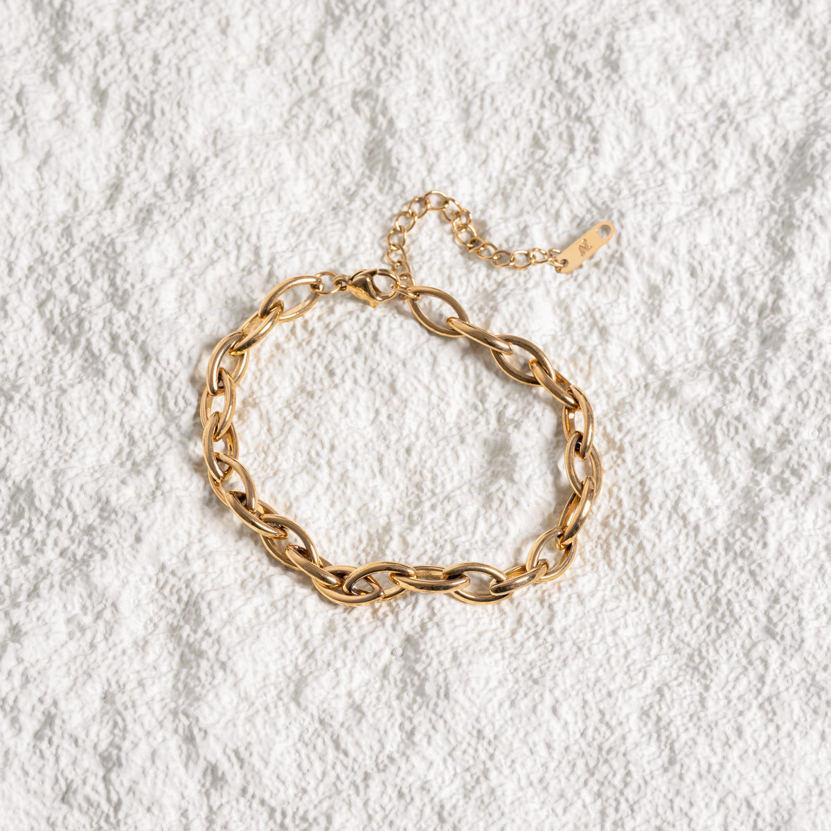 Oval Loop Chain Bracelet