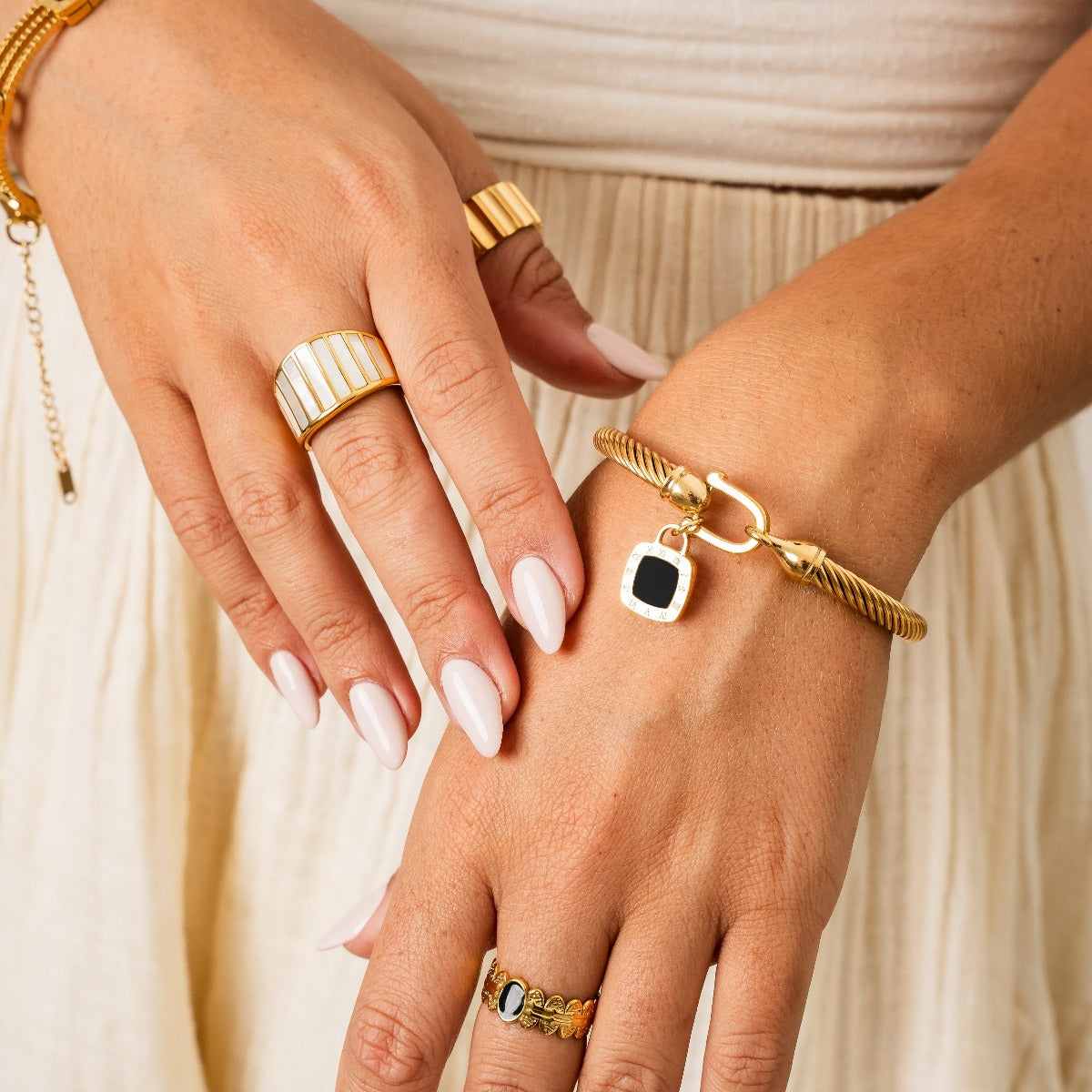 Onyx Pendant Bracelet