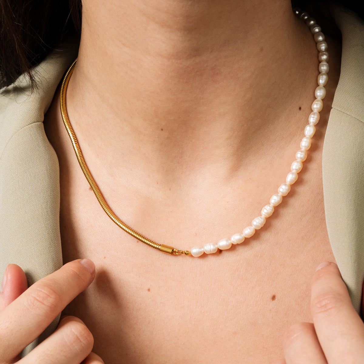 Rounded Snake Chain Pearl Necklace