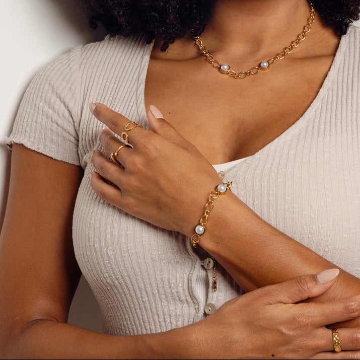 Cora Pearl Pendant Bracelet