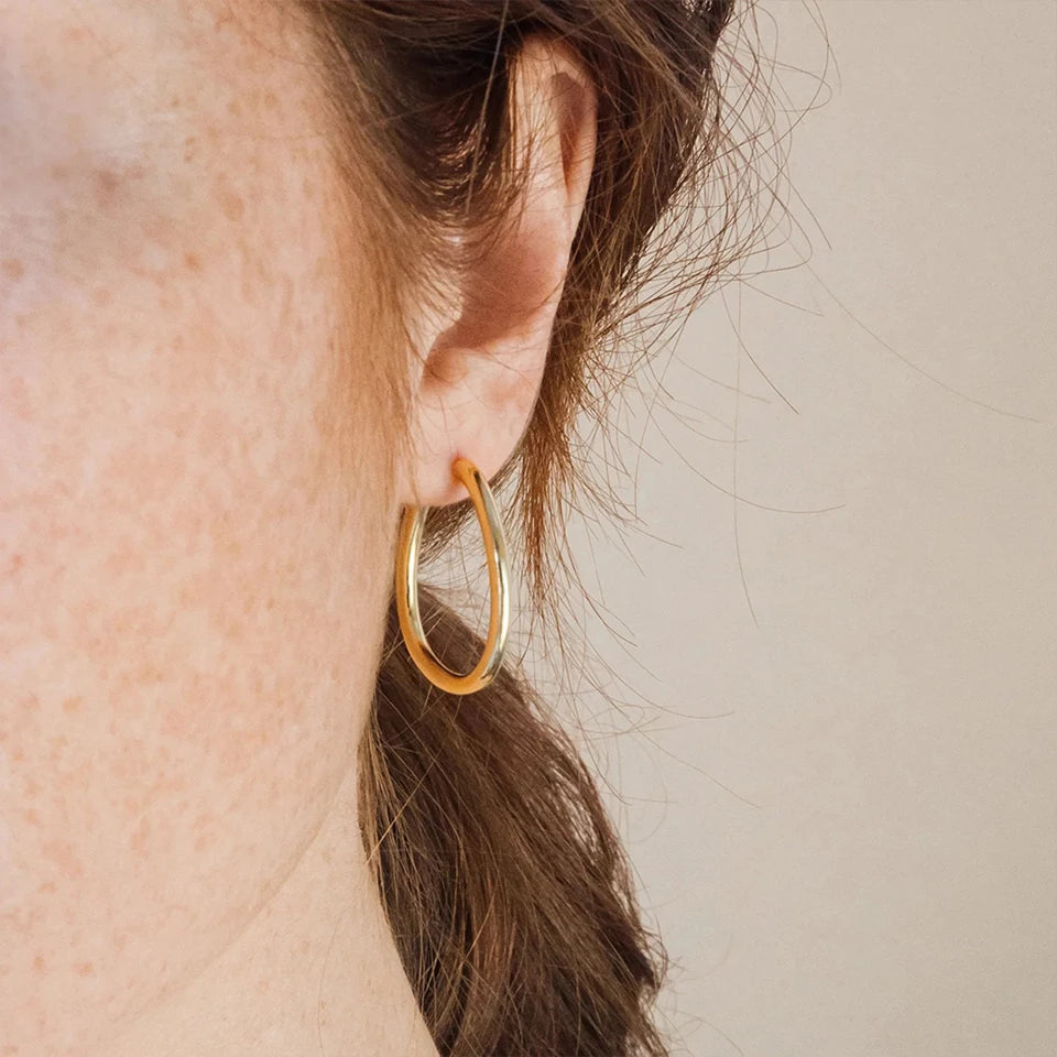 Cerys™ Medium Hoop Earrings