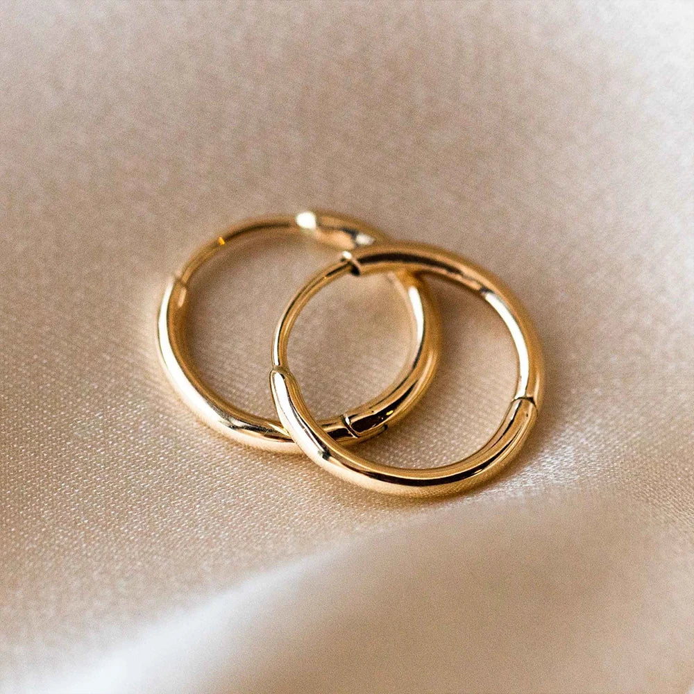 Cerys™ Medium Hoop Earrings