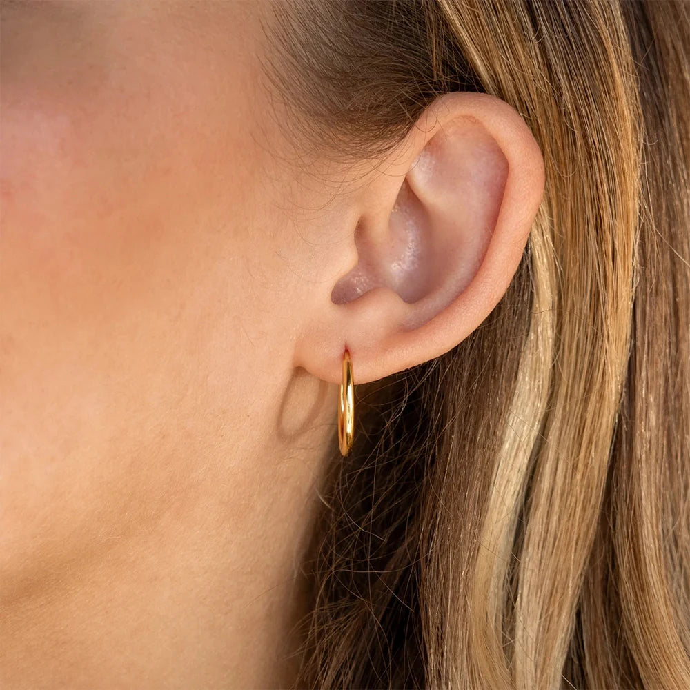 Cerys™ Medium Hoop Earrings